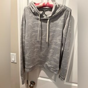 Vuori hoodie XL camo